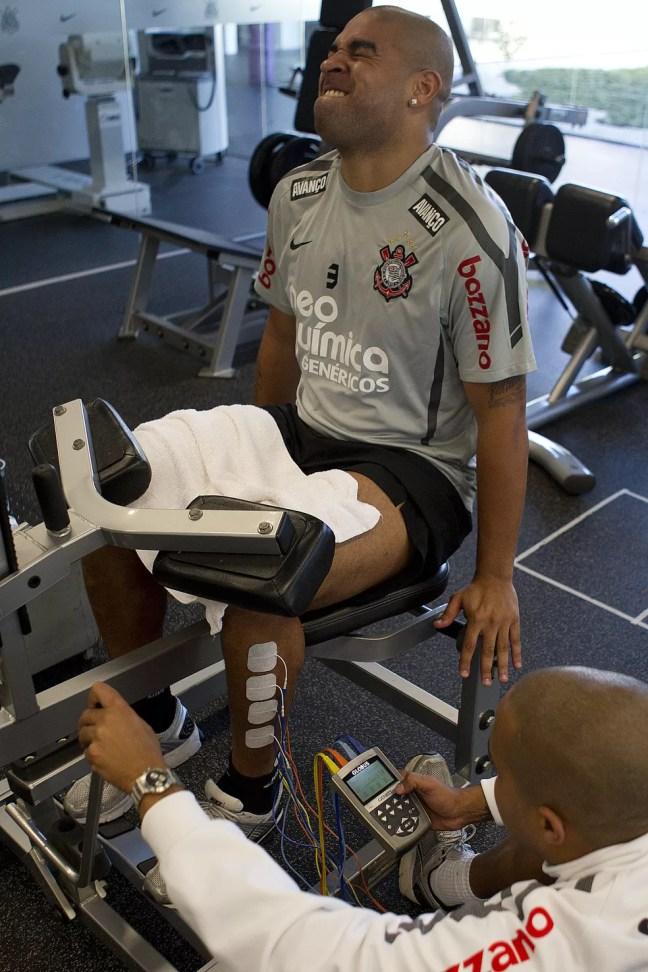 Adriano passou quase oito meses em recuperação de lesão no Corinthians — Foto: Daniel Augusto Jr/Ag.Corinthians