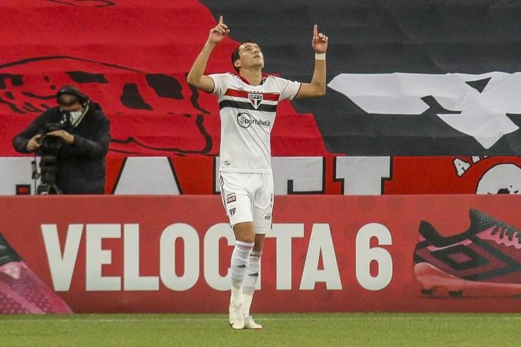 Pablo festeja gol do São Paulo contra o Athletico — Foto: Gabriel Machado/AGIF