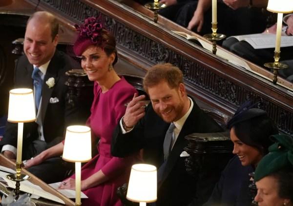 Príncipe Willian, Kate, príncipre Harry e Meghan participam do casamento de Eugenie e Jack nesta sexta-feira (12) na Capela de São Jorge, no Castelo de Windsor — Foto: Owen Humphreys/Pool via Reuters