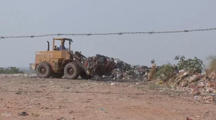 Lixo produzido em Mirandópolis é levado para Catanduva (Foto: Reprodução/TV TEM)