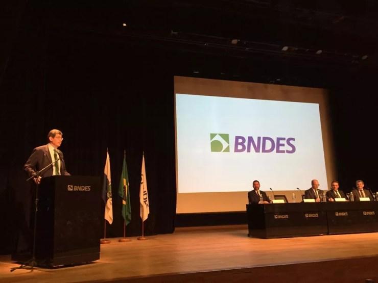 Joaquim Levy toma posse na presidência do BNDES nesta terça-feira (8), em cerimônia no Rio — Foto: Daniel Silveira/G1