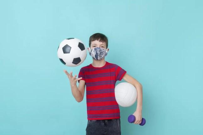 Crianças e adolescentes devem ter contato com uma variedade de modalidades para desenvolverem diferentes habilidades e descobrirem a que mais lhes agrada — Foto: Istock Getty Images