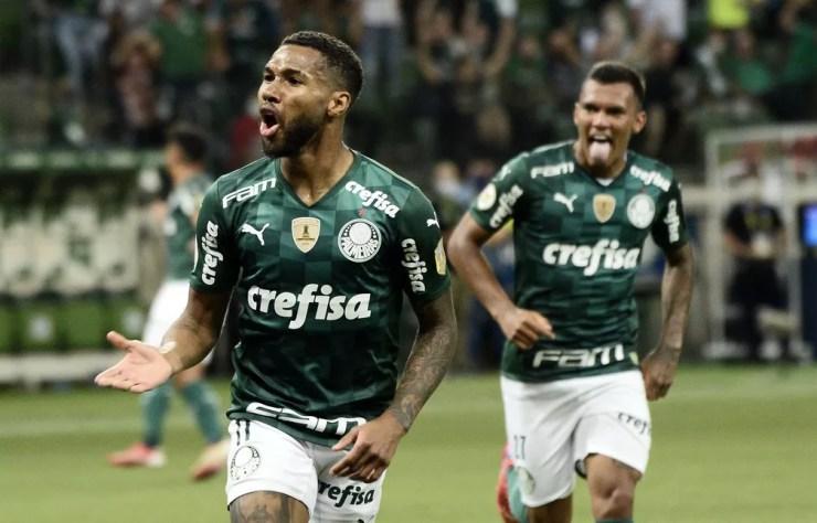 Wesley comemora durante Palmeiras x Atlético-MG — Foto: Marcos Ribolli