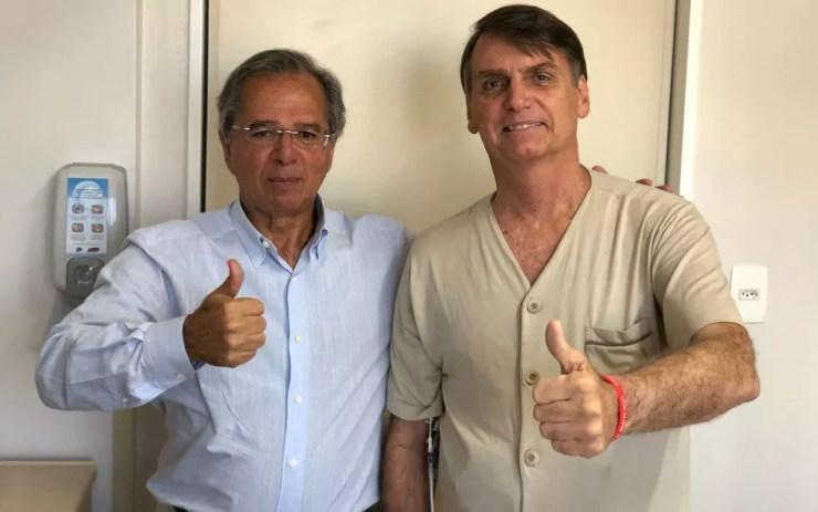 Jair Bolsonaro recebeu a visita do seu conselheiro econômico, Paulo Guedes, no Hospital Albert Einstein, em São Paulo — Foto: Arquivo pessoal