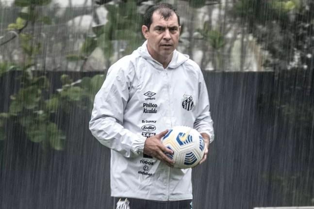 Fábio Carille durante treino do Santos no CT Rei Pelé — Foto: Ivan Storti/Santos FC