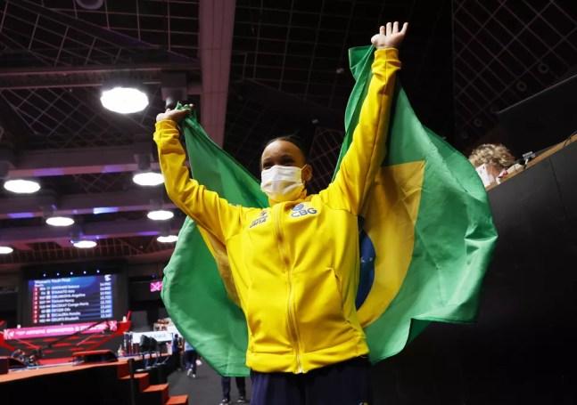 Rebeca Andrade comemora ouro no Mundial de ginástica — Foto: REUTERS/Kim Kyung-Hoon