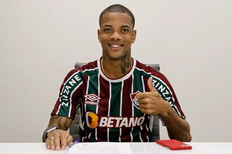 Caio Paulista assina em definitivo com o Fluminense — Foto: Lucas Merçon/FFC