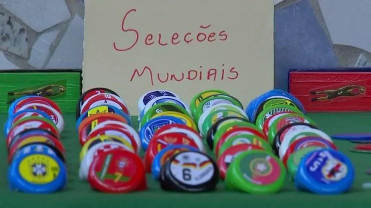 Apaixonado por futebol faz coleção de times de botão em Araçatuba (Foto: Reprodução/TV TEM)