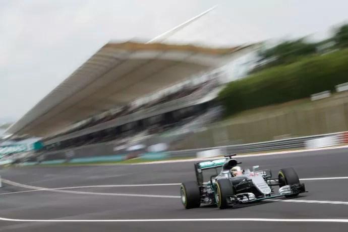 Lewis Hamilton foi o mais rápido no treino classificatório para o GP da Malásia (Foto: EFE)