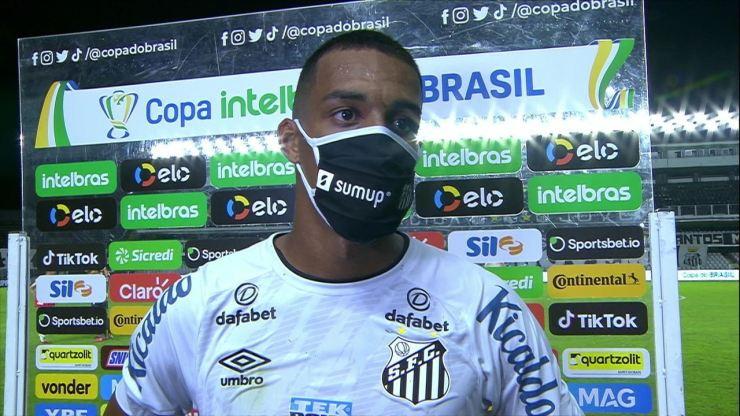 Luiz Felipe comemora classificação do Santos: "Estamos se doando o máximo para melhorar a cada jogo"