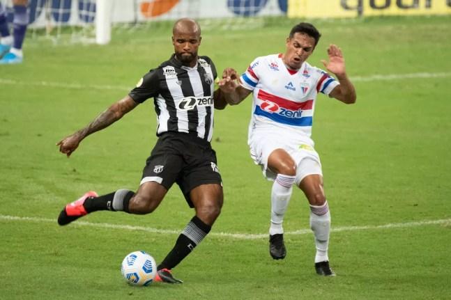 Clássico entre Ceará e Fortaleza: clubes assinaram contrato com a Globo — Foto: Kely Pereira/AGIF