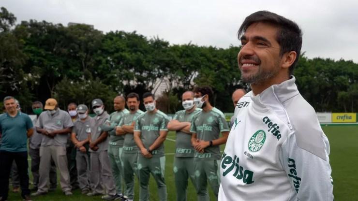 Abel Ferreira se emocionou com homenagem na Academia do Palmeiras — Foto: Cesar Greco / Ag. Palmeiras