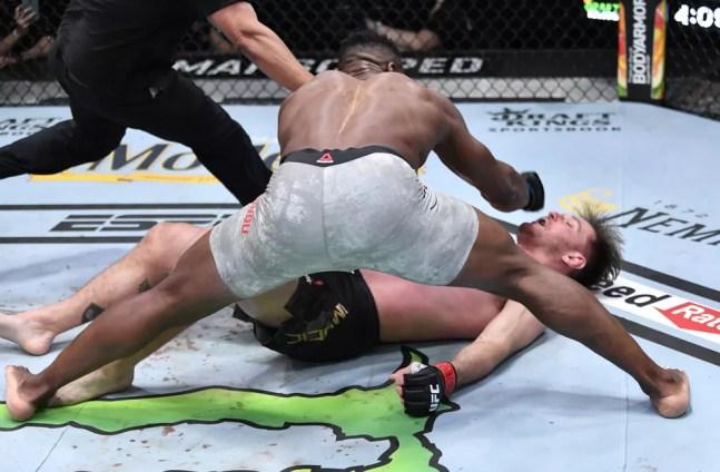 Francis Ngannou não deu chances a Stipe Miocic no UFC 260 — Foto: Getty Images