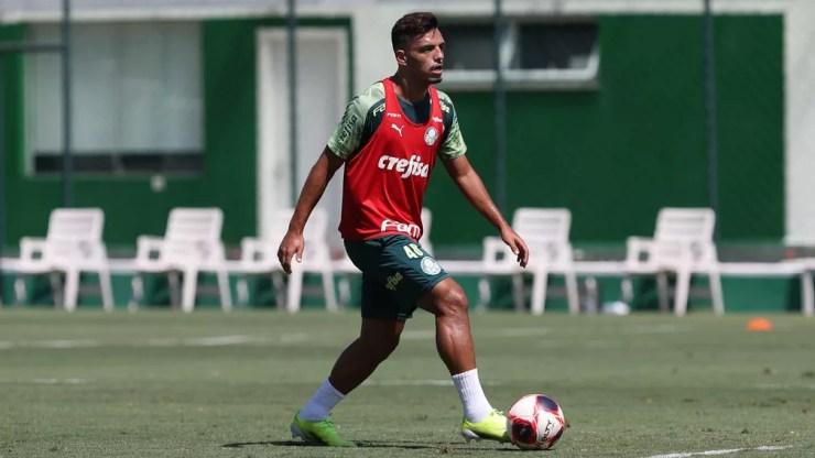 Gabriel Menino durante treinamento do Palmeiras — Foto: Cesar Greco / Ag. Palmeiras
