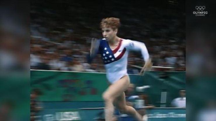 Kerry Strug supera lesão e ajuda EUA a ganhar o ouro em Atlanta 1996