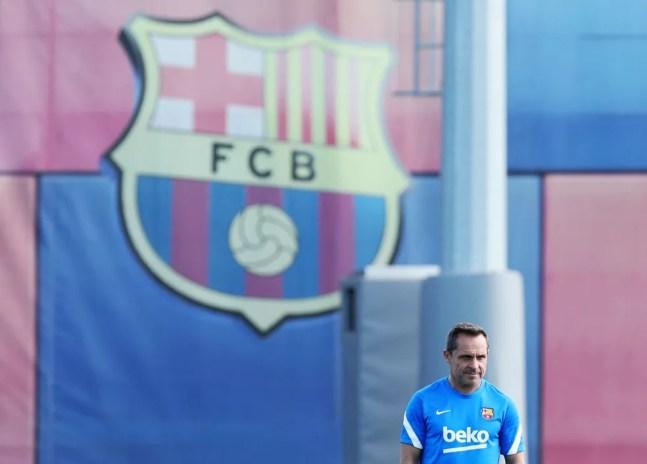 Sergi Barjuan está no comando do Barcelona interinamente — Foto: Reuters