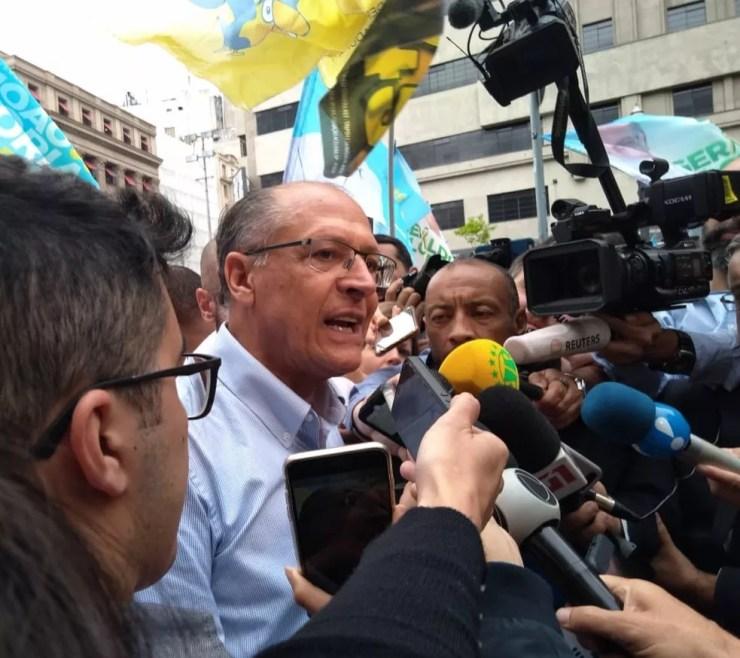 Geraldo Alckmin durante encontro com lideranças do Teatro Municipal de São Paulo — Foto: Marina Pinhoni/G1