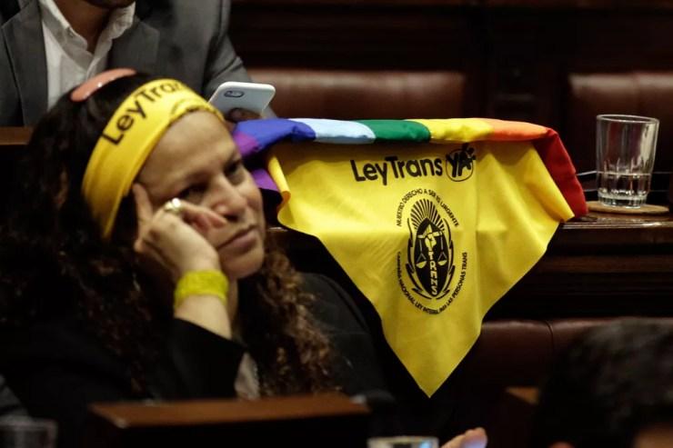 Sessão que aprovou lei que garante direito aos trangêneros durou mais de 10 horas  — Foto: Matilde Campodonico/ AP