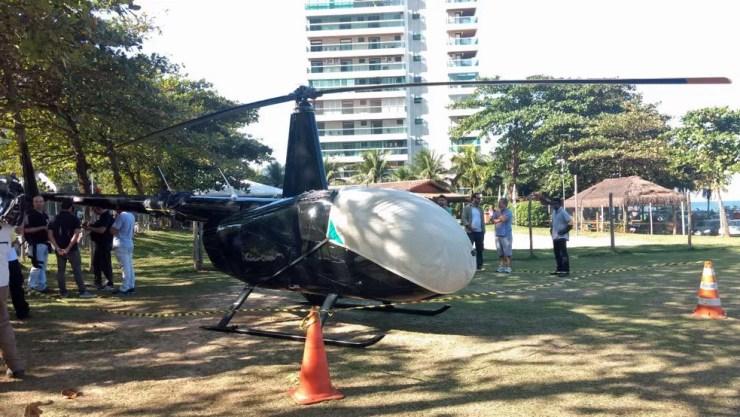 Helicóptero atingido fez pouso forçado em São Conrado (Foto: Marcos Serra Lima/G1)
