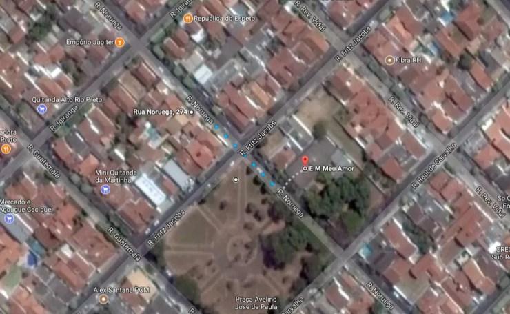 Escola Municipal Meu Amor fica a 80 metros da casa onde monomotor caiu, matando três pessoas em Rio Preto (Foto: Reprodução/Google Street View)
