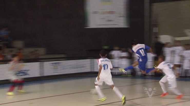 Kaio Jorge marca golaço na Copa Tv Tribuna de Futsal Escolar