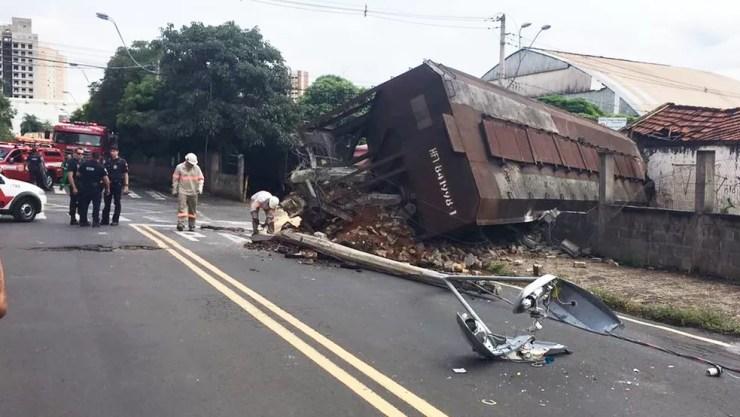 Trem descarrilou no centro de Rio Preto (Foto: Arquivo pessoal)