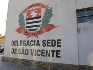 Caso foi registrado como lesão corporal na Delegacia Sede de São Vicente (Foto: Guilherme Lucio / G1)