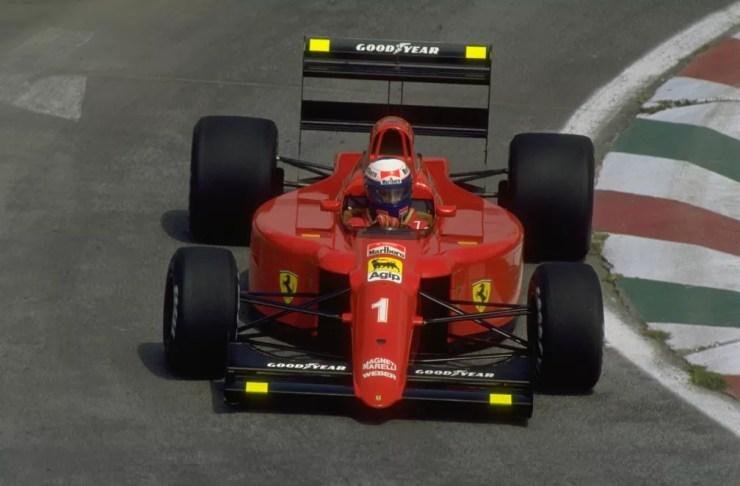 Alain Prost venceu o GP do México de 1990 com a Ferrari após largar na 13ª posição — Foto: Pascal Rondeau/Allsport