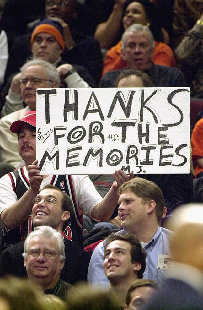 Homenagem a Jordan em 2003: "Obrigado pelas memórias" — Foto: Jonathan Daniel/Getty Images