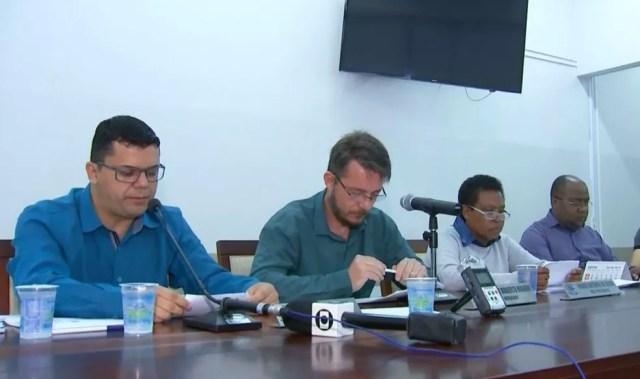 Vereadores integrantes da Comissão Processante aprovaram relatório que pede cassação do prefeito (Foto: TV TEM/Reprodução)