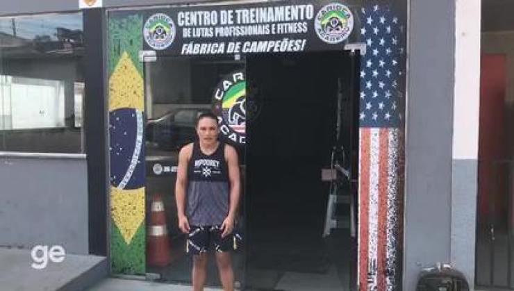 Campeã de MMA dorme no vestiário da Carioca Academy