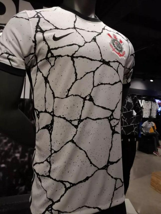 Nova camisa I do Corinthians para 2021/22 — Foto: Megaloja Neo Química Arena/Divulgação