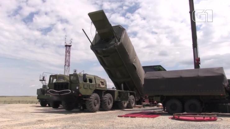 Rússia anuncia produção em série de míssil capaz de 'driblar' sistemas de defesas