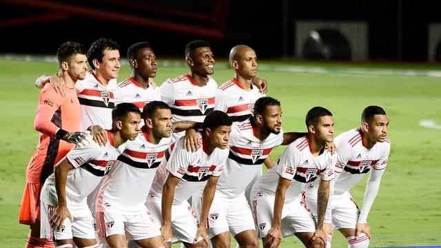 São Paulo posado para jogo contra o Santos