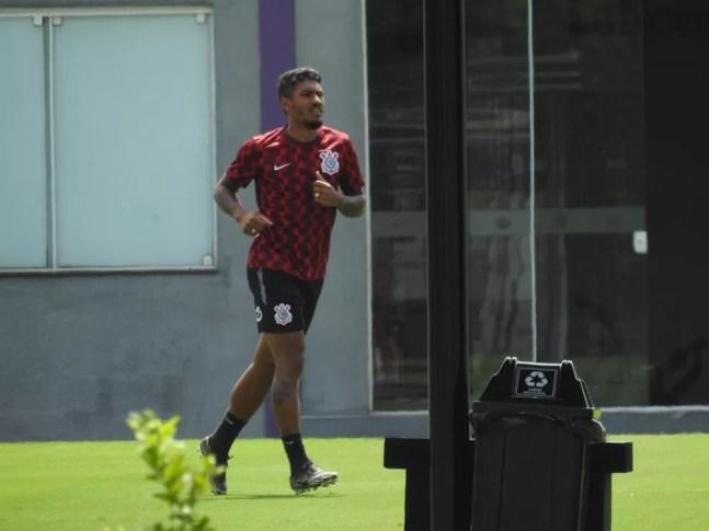 Paulinho no Corinthians: sonho distante — Foto: Bruno Cassucci