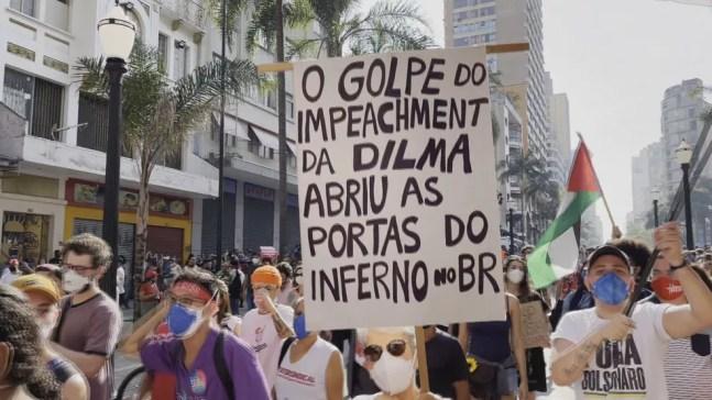 Manifestantes protestam contra o negacionismo do presidente Jair Bolsonaro e ataques ao estado democrático de direito  — Foto: Reprodução/TV Globo
