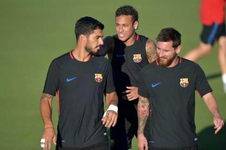 Neymar ao lado de Suárez e Messi, no Barcelona — Foto: Hector Retamal/AFP