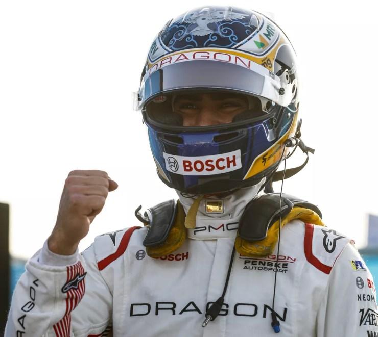 Sérgio Sette Câmara comemora a segunda posição no grid do segundo ePrix na Arábia Saudita — Foto: FIA Formula E