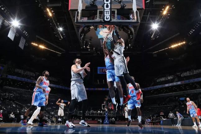 Carmelo Anthony em ação contra o Brooklyn Nets — Foto: Nathaniel S. Butler/NBAE via Getty Images