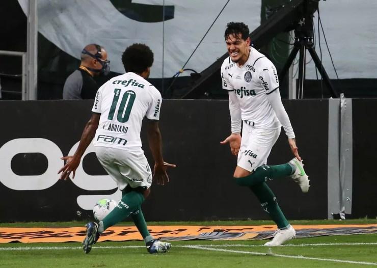 Gustavo Gómez faz gol da vitória do Palmeiras em Porto Alegre — Foto: Reuters