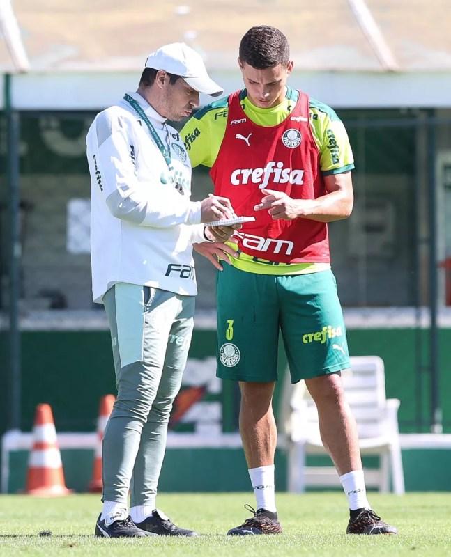 Renan e Abel Ferreira na Academia do Palmeiras — Foto: Cesar Greco / Ag. Palmeiras