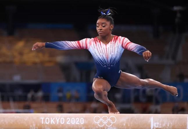 Simone Biles na final da trave nas Olimpíadas 2020 — Foto: REUTERS/Lindsey Wasson