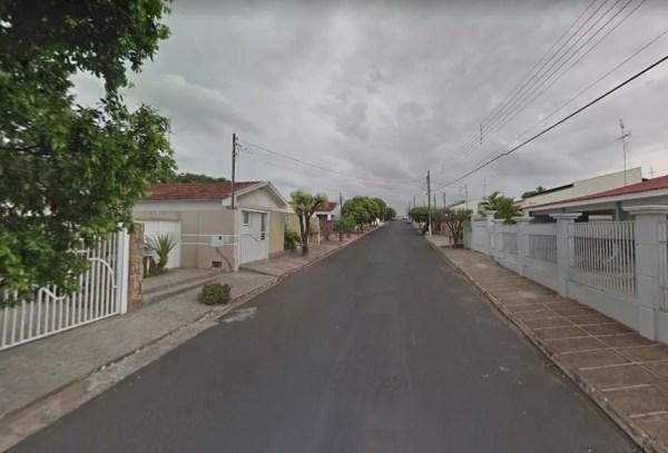 Criança correu para o meio da rua Ceará e foi atropelada por moto no bairro Brasilândia, em Fernandópolis (Foto: Google Maps/Reprodução)