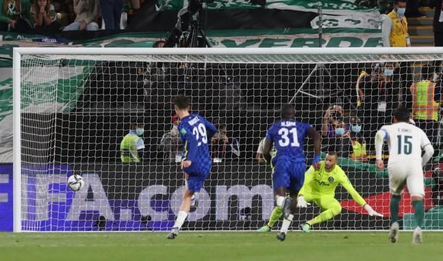 Kai Havertz marca de pênalti o gol do título mundial do Chelsea contra o Palmeiras — Foto: REUTERS/Matthew Childs