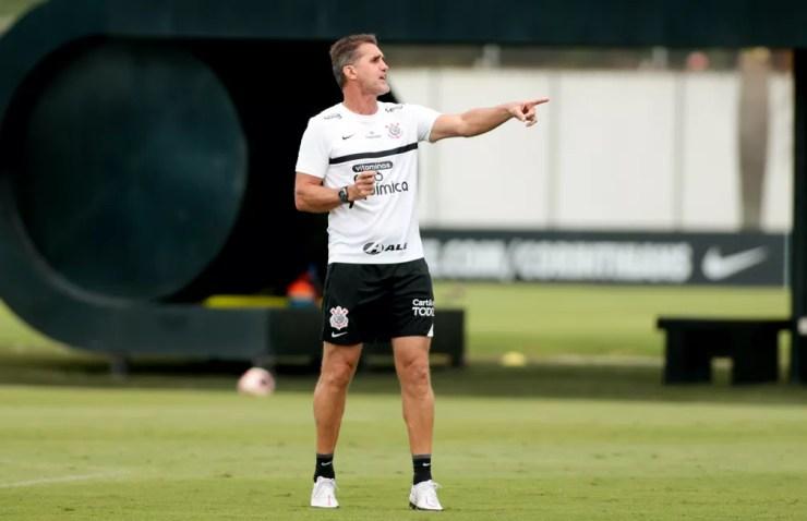Não poderiam faltas as orientações do professor Mancini — Foto: Rodrigo Coca/Ag.Corinthians