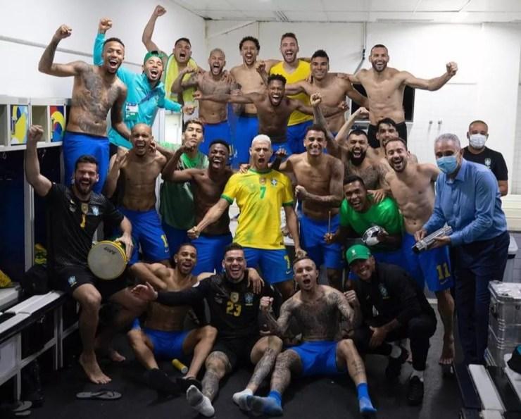 Jogadores do Brasil comemoram vaga na final da Copa América: time fez oito jogos em 30 dias — Foto: Reprodução