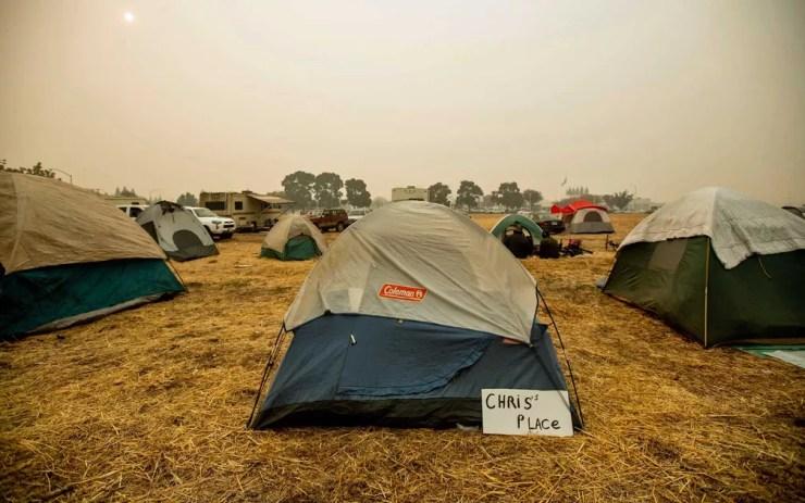 Acampamento de desabrigados na Califórnia — Foto: Noah Berger / AP Photo
