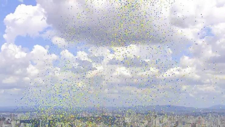 Balões voam pelo céu de São Paulo — Foto: TV Globo/Reprodução