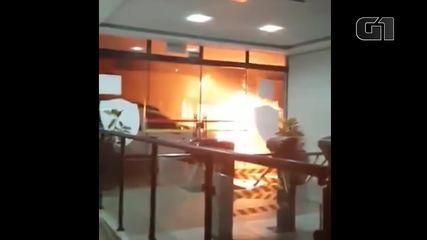 Moradores registram incêndio causado por criminosos em Botucatu