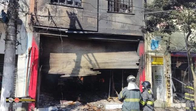 Fachada do prédio tomado por incêndio na Zona Sul de São Paulo — Foto: Divulgação/Bombeiros de SP